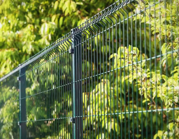 What are the characteristics of guardrail nets in community applications?